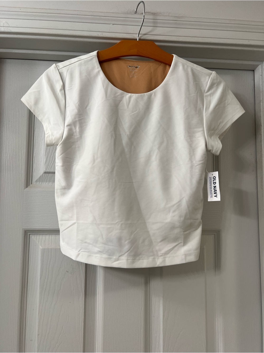 Old Navy White Short Sleeve Scoop NeckFitted Workout Crop Top
Active/ gym NWT